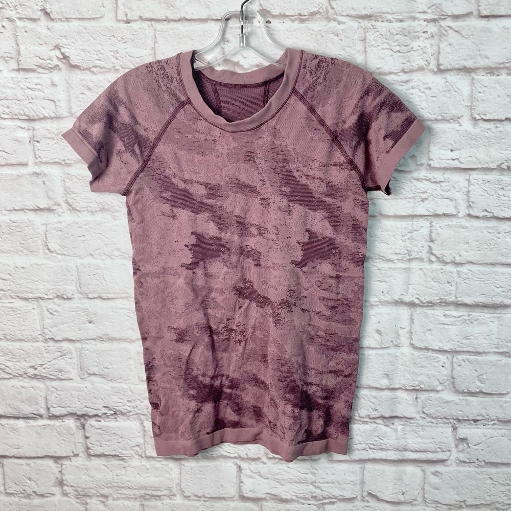 Athleta Momentum Camo Purple Plum Tee Size Medium